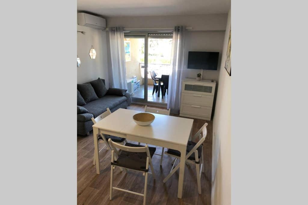 Studio Port De Hyeres Proche Des Plages Zewnętrze zdjęcie